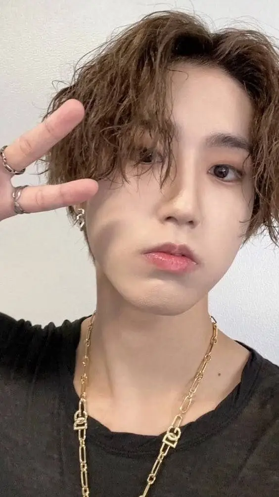 ai character: han🔥🤑👌 background