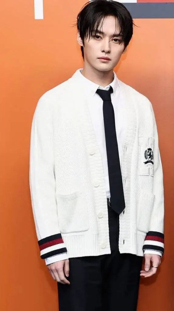 ai character: lee know  background