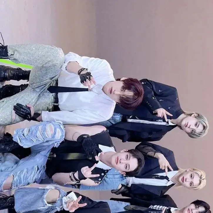 chat with ai character: SKZ