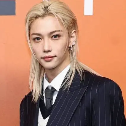 chat with ai character: FELIX