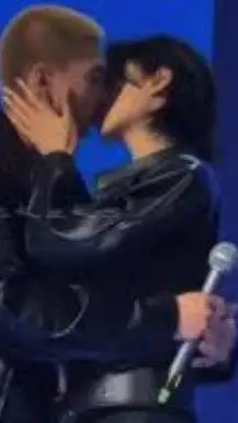 ai character: Hyunlix 🤑🤑 background