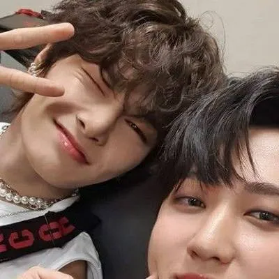 chat with ai character: changin