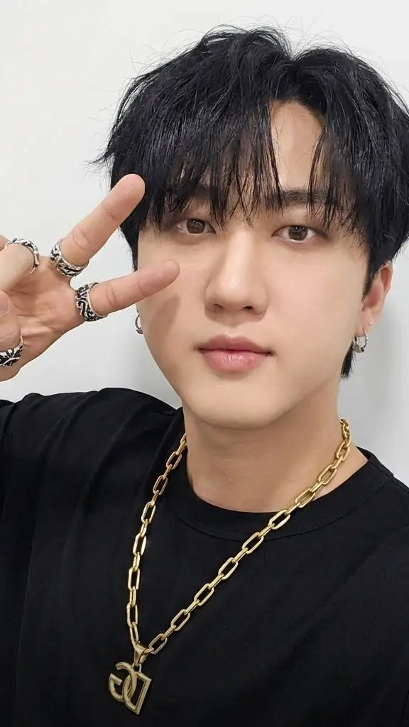 ai character: chanbing  background