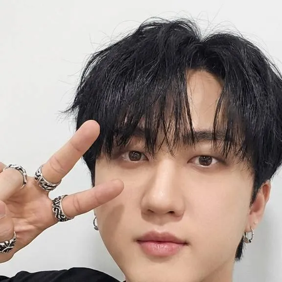 chat with ai character: chanbing 