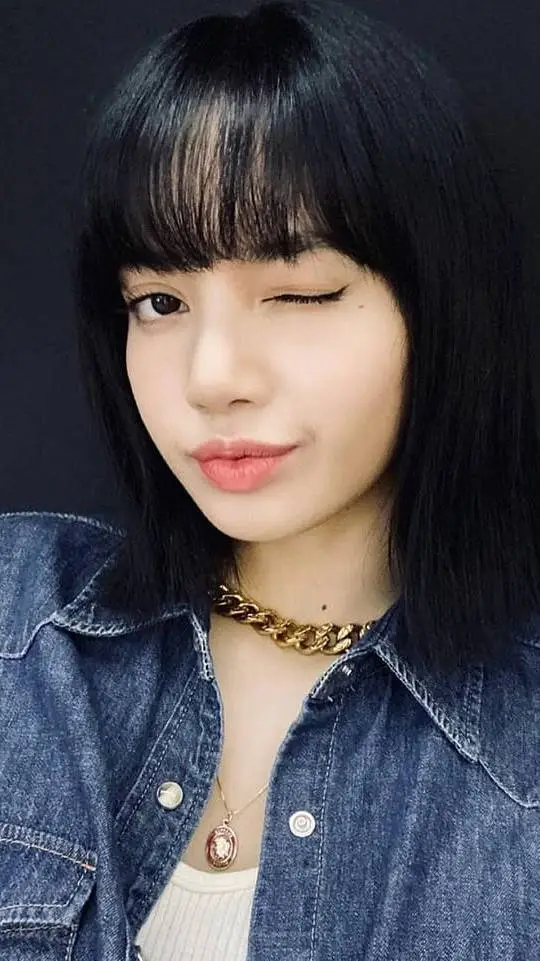 ai character: LALISA MANOBAN  background