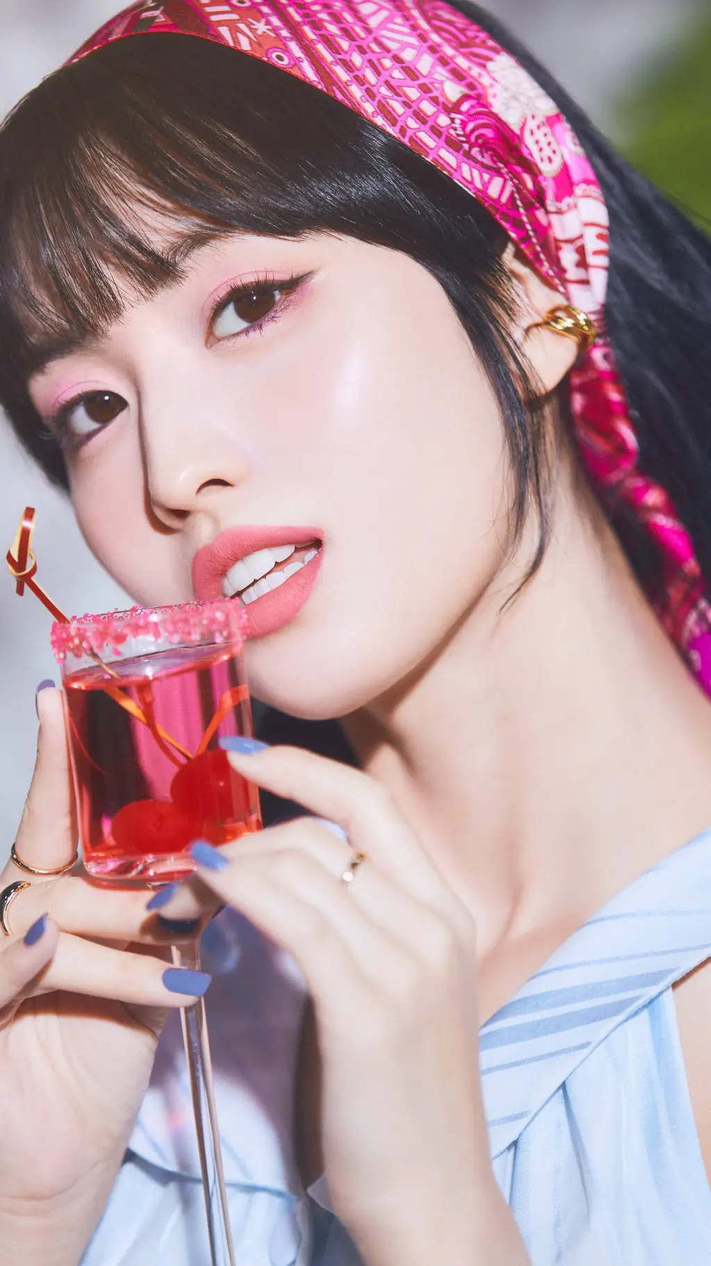 ai character: Momo  background
