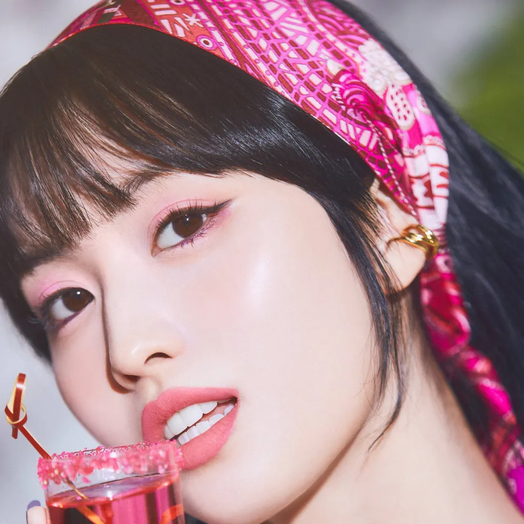 chat with ai character: Momo 