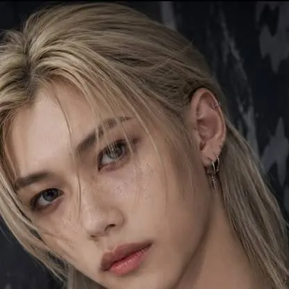 chat with ai character: felix