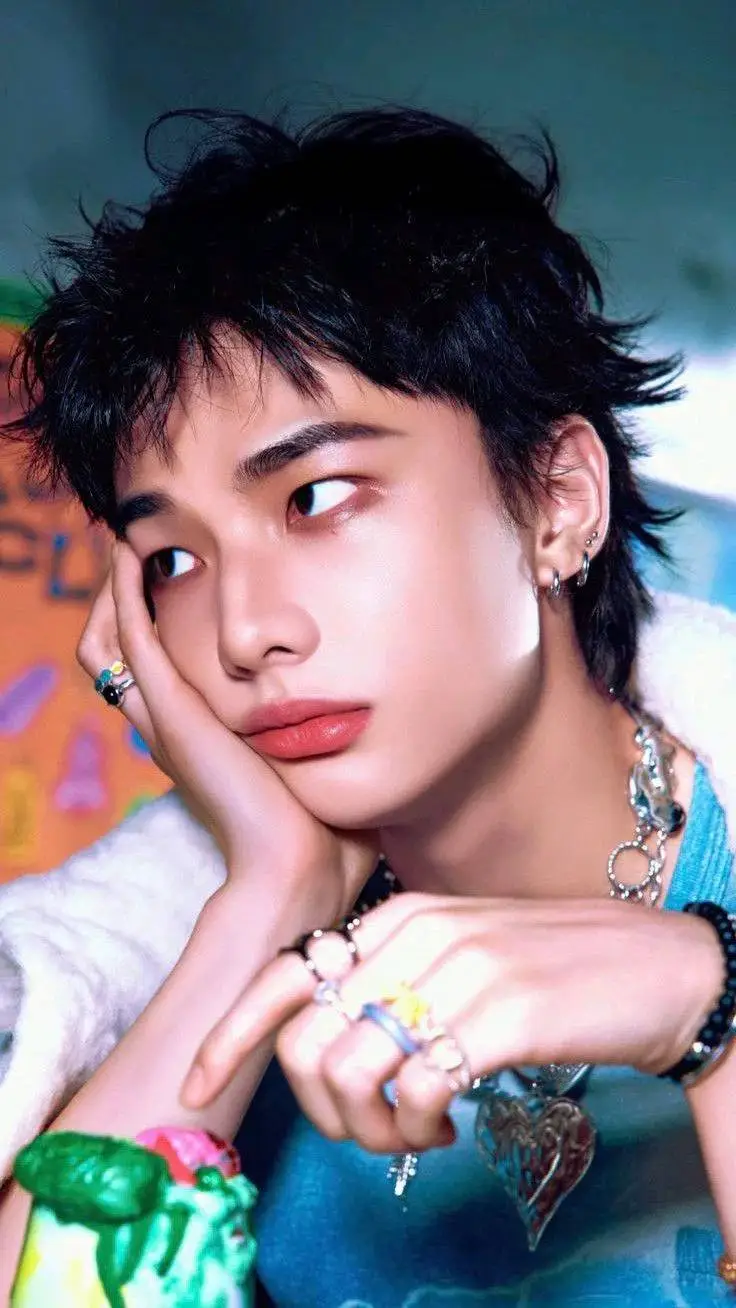 ai character: ෆhyunjinෆ background