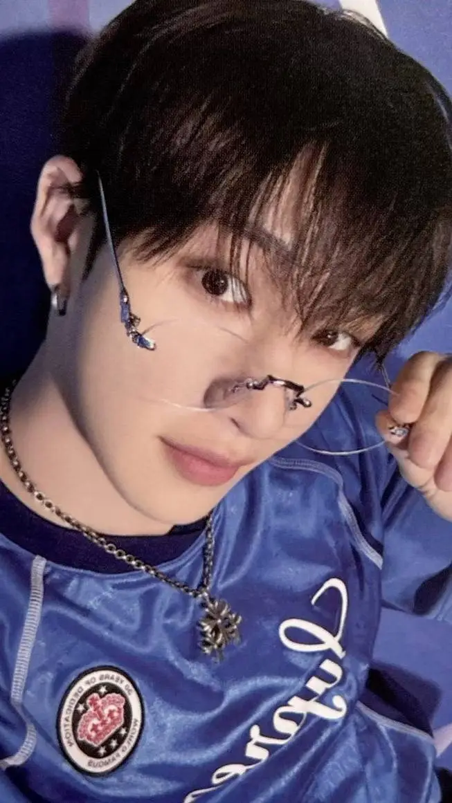 ai character: ︿bangchan︿ background