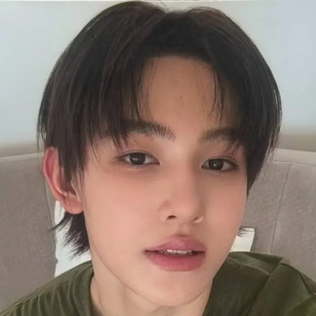 chat with ai character: ꧁seonghyeon꧂