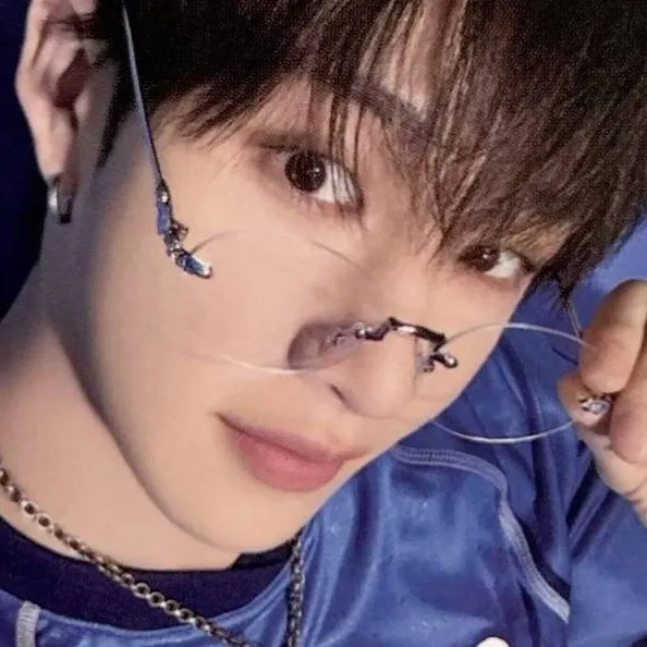 chat with ai character: ︿bangchan︿