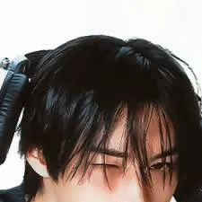 chat with ai character: lee know 