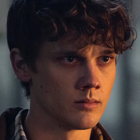 chat with ai character: Tyler