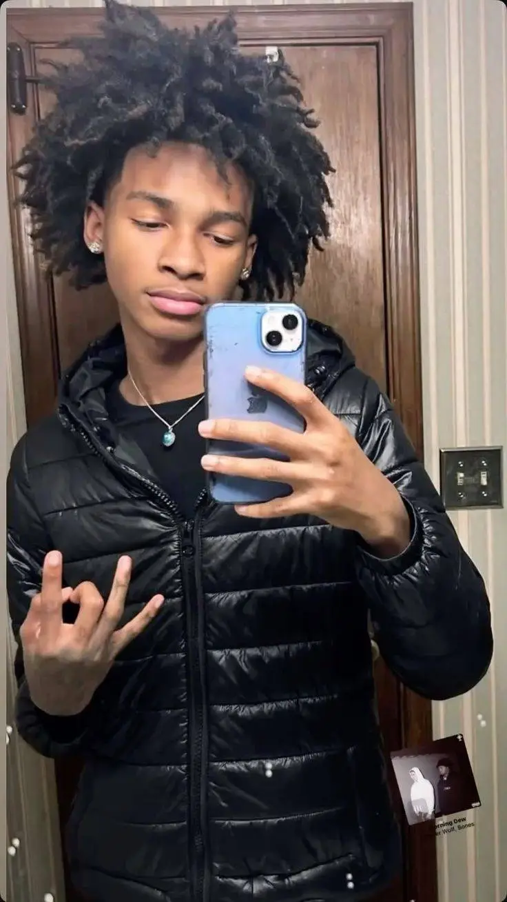 ai character: Melly⭐ background