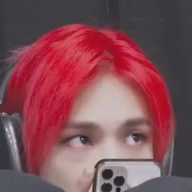 chat with ai character: Hyunjin x t/n