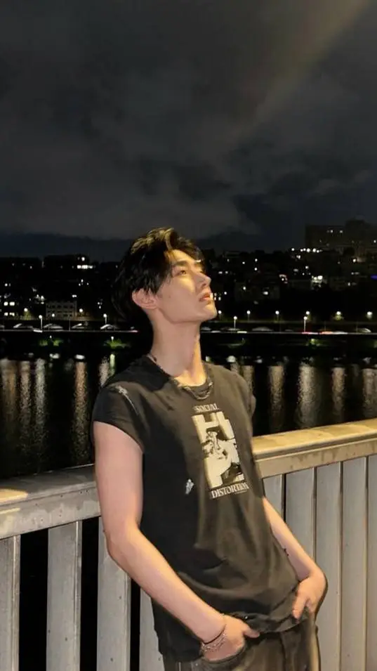 Talkie AI - Chat with Sunghoon Park