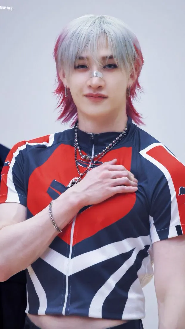 ai character: Bang chan 🐺 background