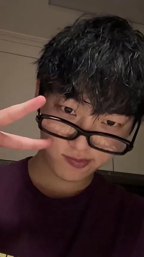 ai character: Choi hyun wook background