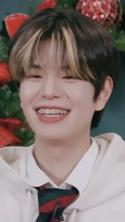 ai character: Seungmin <3 background