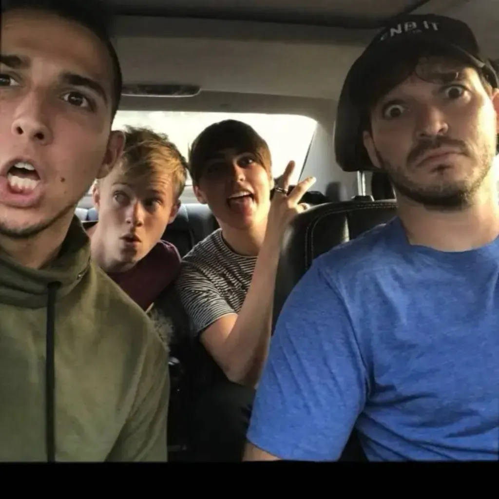 chat with ai character: Traphouse roadtrip