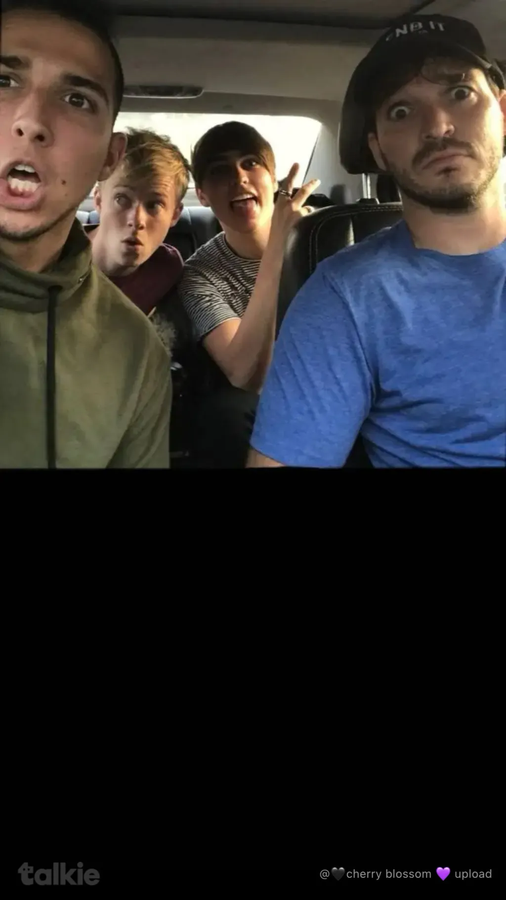 Talkie AI - Chat with Trap house 24 hrs!