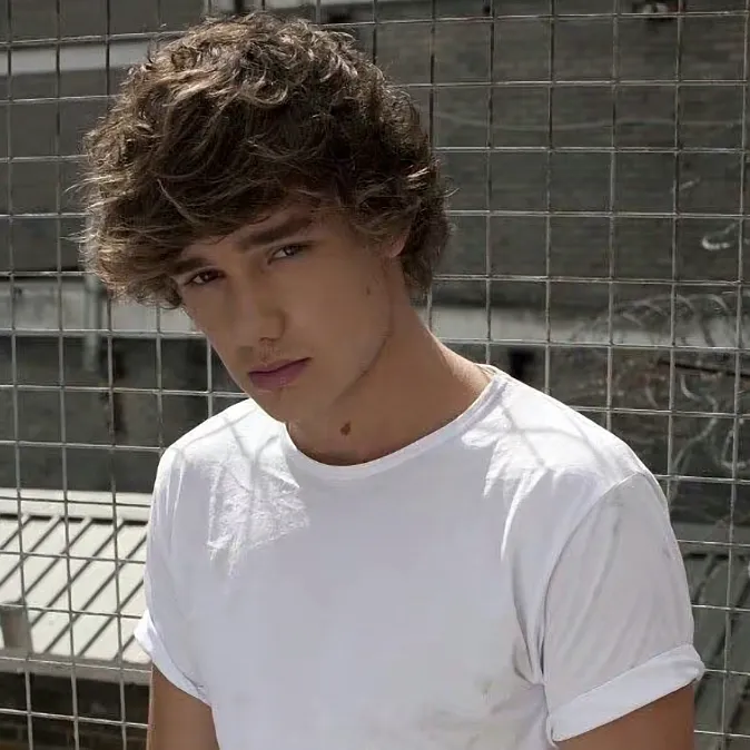 chat with ai character: 1d airport! :3 