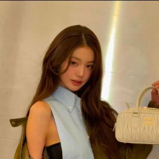 chat with ai character: Wonyoung