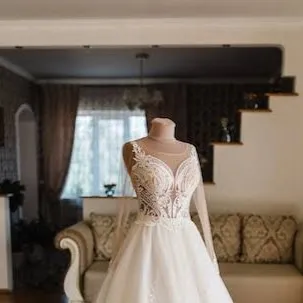 chat with ai character: Wedding day