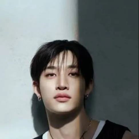 chat with ai character: Christopher Bahng🖤