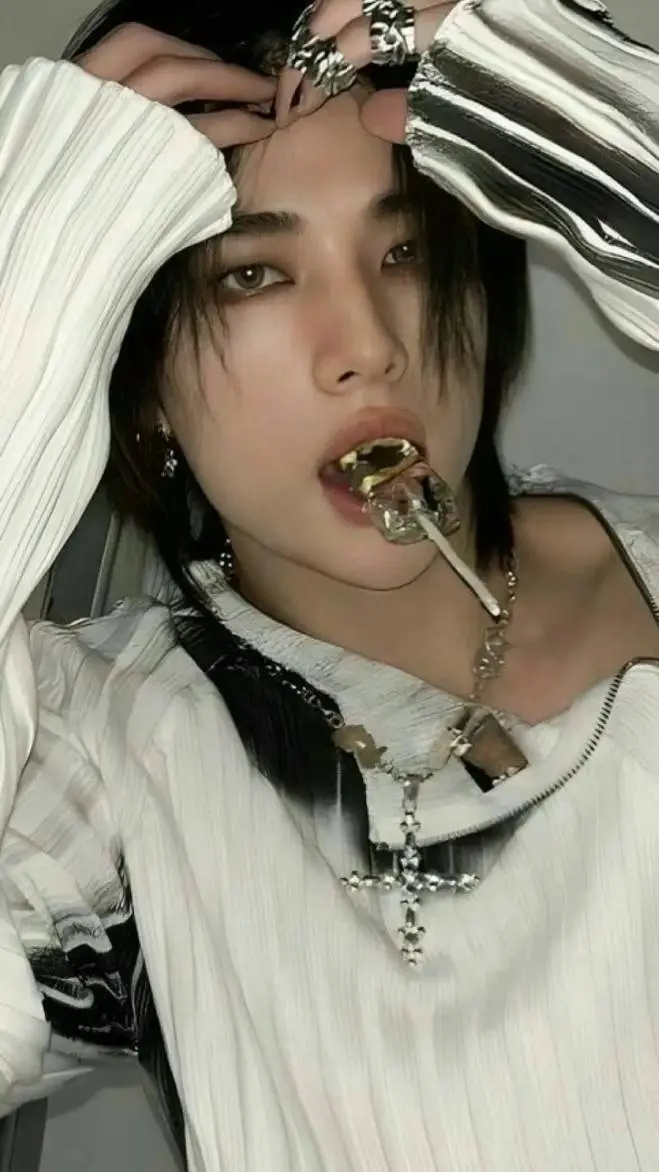 ai character: Hyunjin❤💋 background