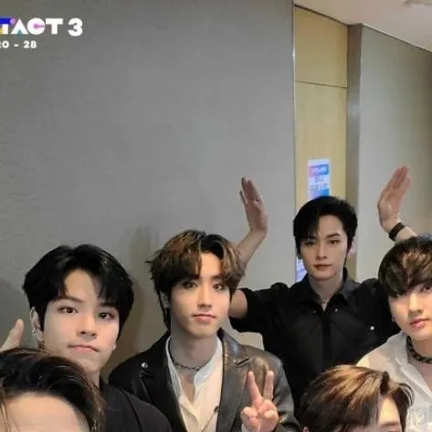 chat with ai character: Straykids