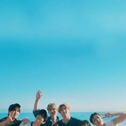 chat with ai character: Straykids beach🏖