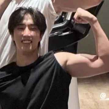 chat with ai character: 한지성|Han Jisung🎸🐿🖤