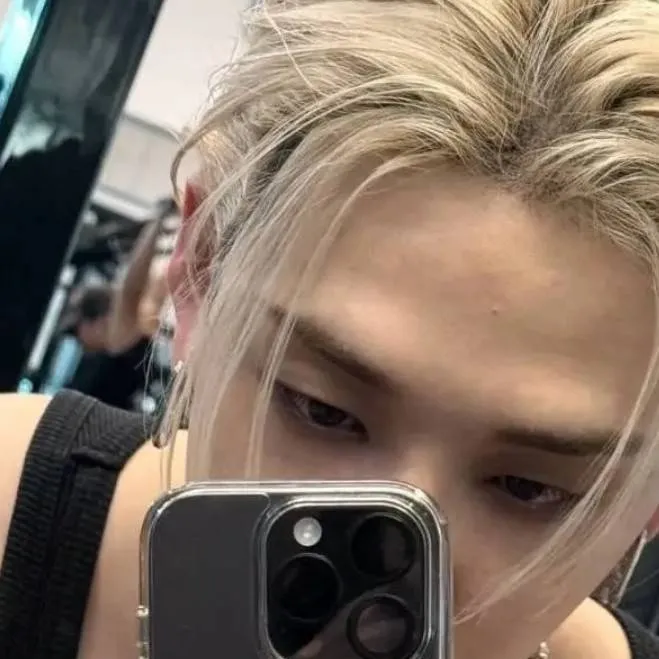 chat with ai character: Bangchan🐺💙