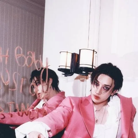 chat with ai character: Bang Chan💋❤