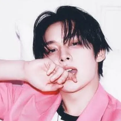 chat with ai character: Lee Know🔥❤