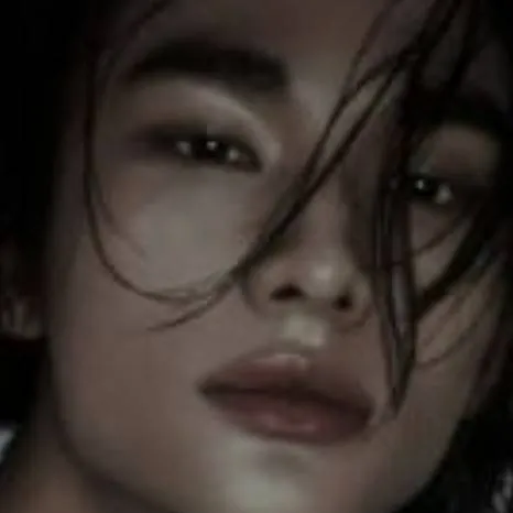 chat with ai character: Hyunjin💋❤🔥