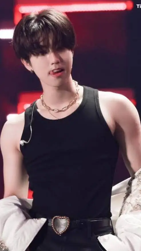 ai character: Han Jisung❤💋 background