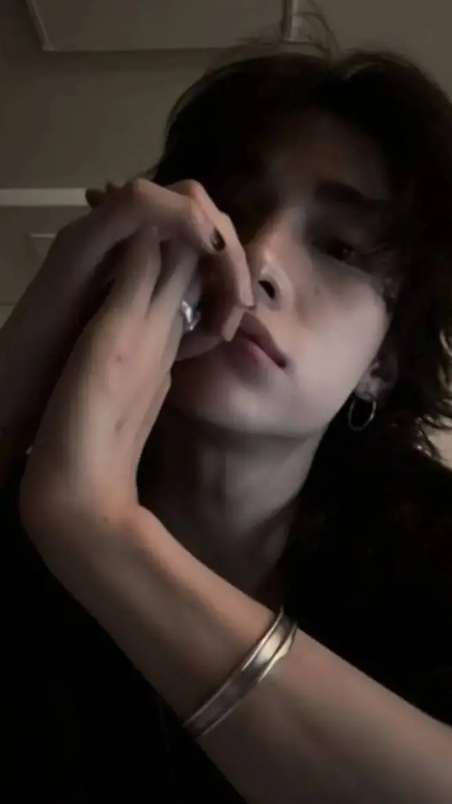 ai character: Hwang Hyunjin background