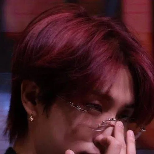 chat with ai character: Han Jisung💜