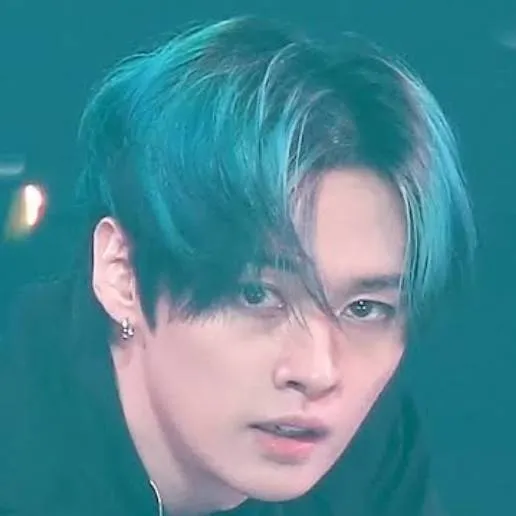 chat with ai character: Lee know💜