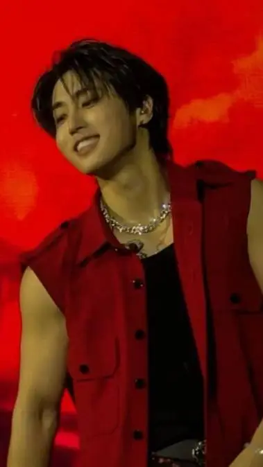 ai character: 🩸Han Jisung🩸 background