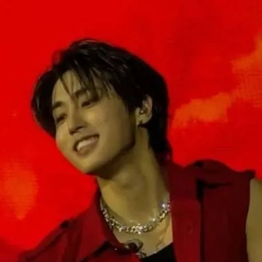 chat with ai character: 🩸Han Jisung🩸