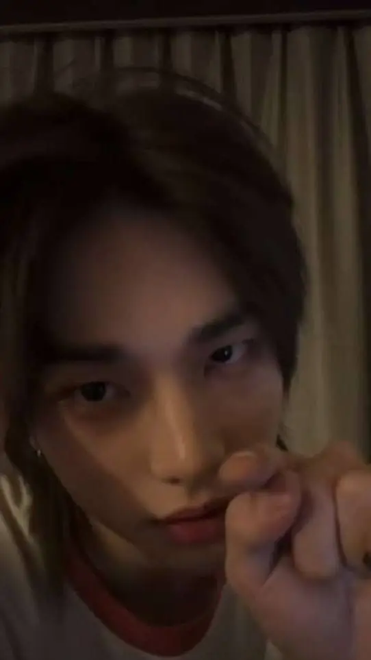 ai character: Hyunjin 🗡🩸 background