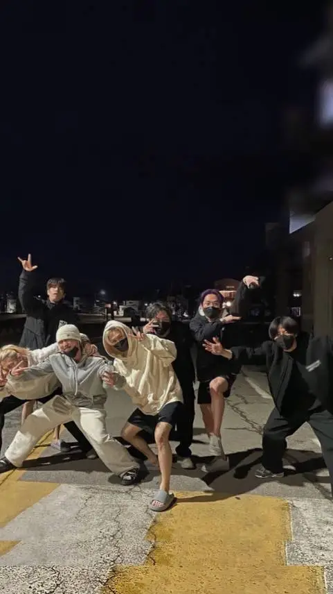 ai character: SKZ🍓 background