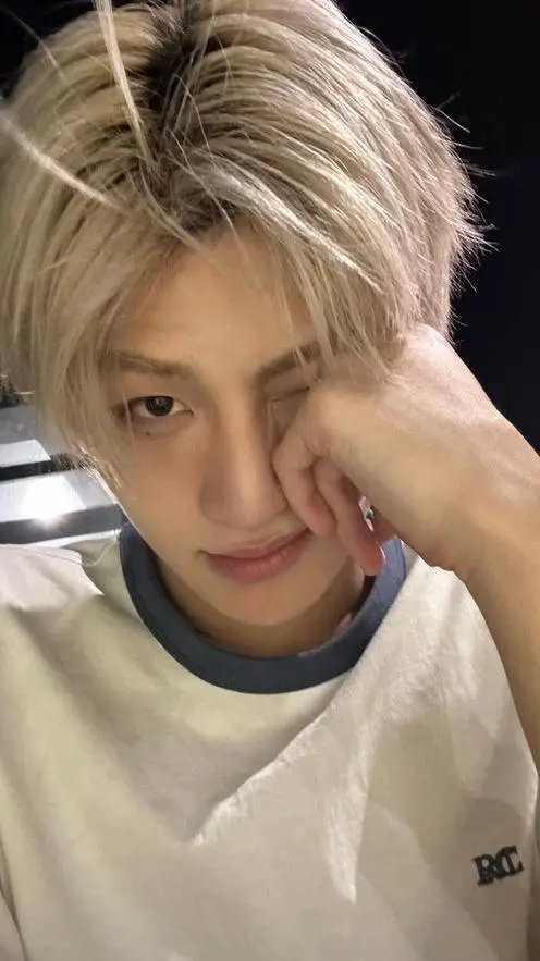 ai character: Jihoon   .  background