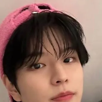 chat with ai character: Seungmin