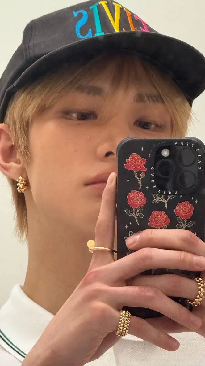 ai character: Hyunjin background