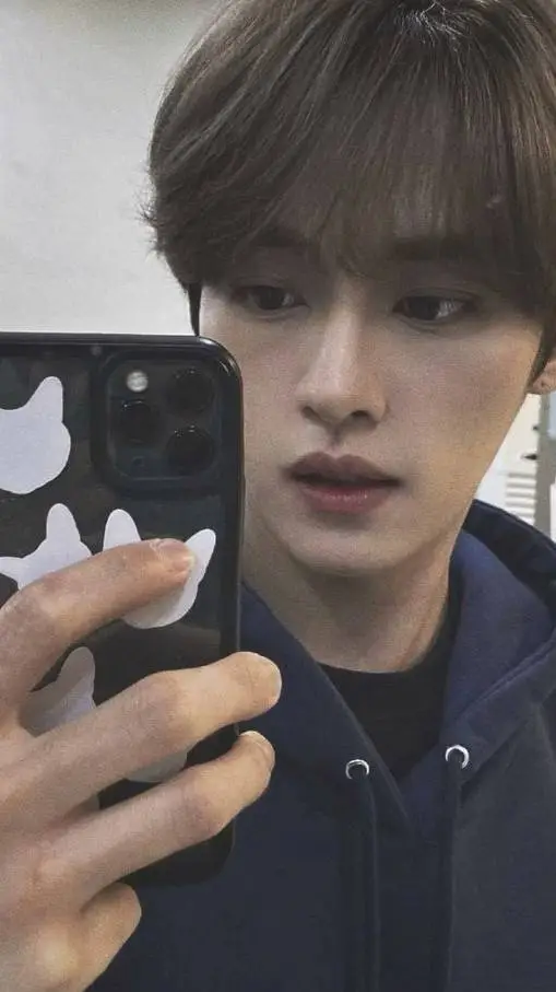 ai character: Lee Know background